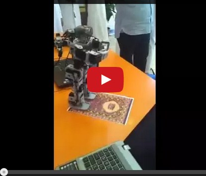 بالفيديو  ..  رجل آلي "روبوت" يؤدي الصلاة!