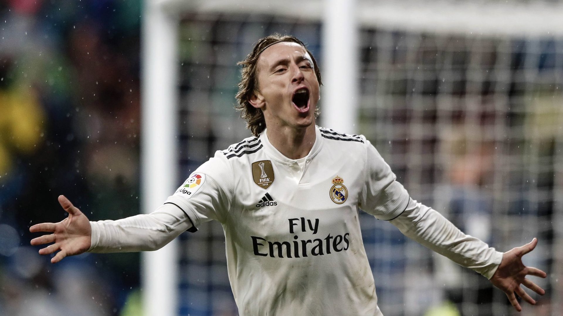 مودريتش يُشعل حماس جمهور ريال مدريد بتصريحٍ عن أنشيلوتي