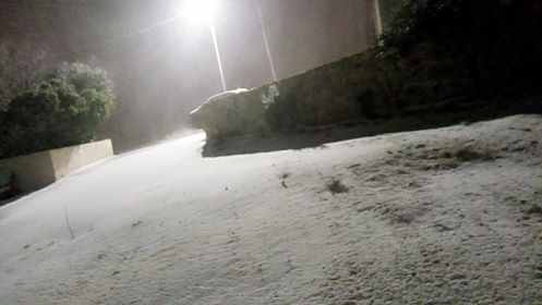 شرطة عجلون تحذر الاهالي الخروج من المنازل في ظل تساقط الثلوج