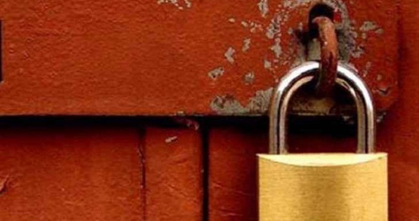 الغذاء والدواء تغلق مصنع كمامات وآخر لمعقمات كحولية