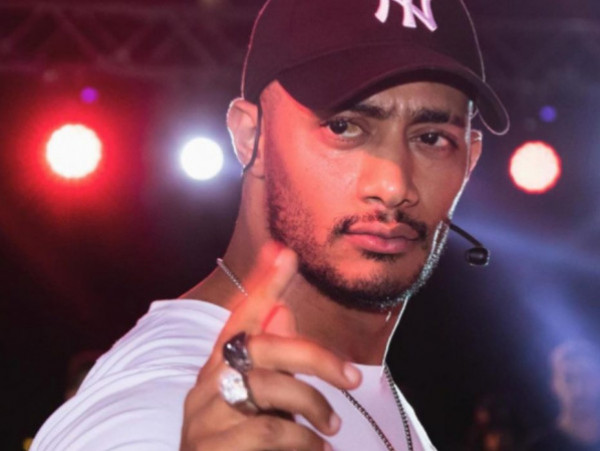 علي وكنز أبناء محمد رمضان في أحدث ظهور لهما