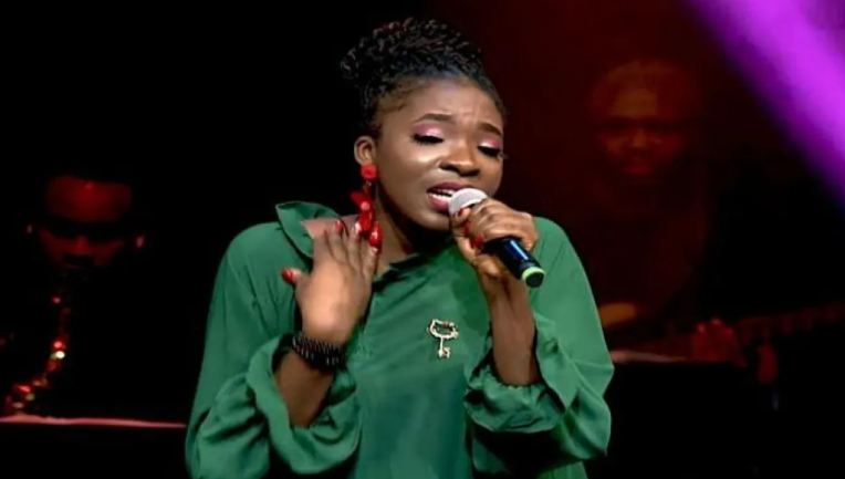 أفعى سامة تقتل نجمة «ذا فويس»