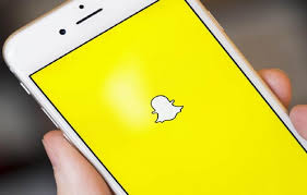 طلق عروسته ليلة زفافها بعد نشر صورها على "سناب شات"