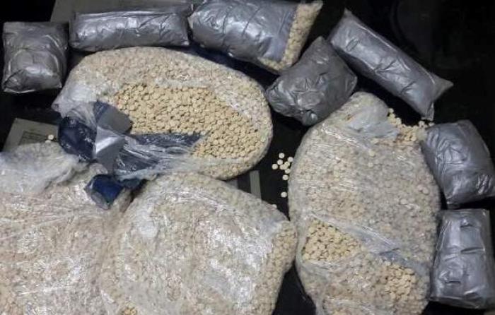 بالصور ..  احباط تهريب 200 ألف حبة مخدرة في احدى الشاحنات جنوب عمان بعد مقاومة شديدة للأمن وصدم دوريات الشرطة