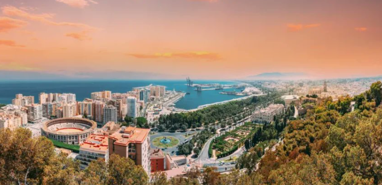 بالصور  ..  أجمل الأنشطة السياحية في مالقة الاسبانية