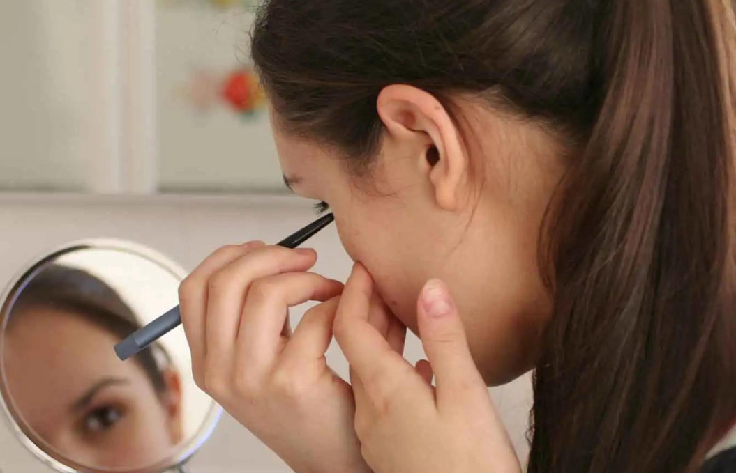 تفسير حلم وضع الكحل للعزباء وبشارات الارتباط