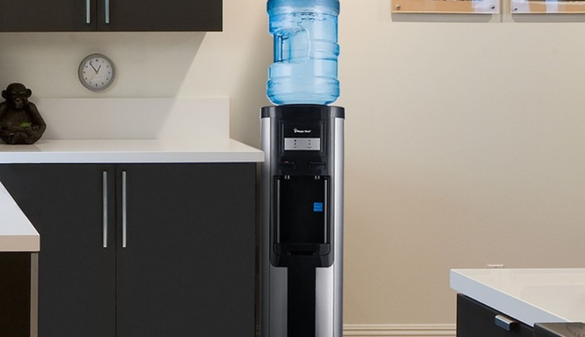 تحذير مهم  ..  خطر صحي خفي يختبئ في موزعات المياه الشائعة   