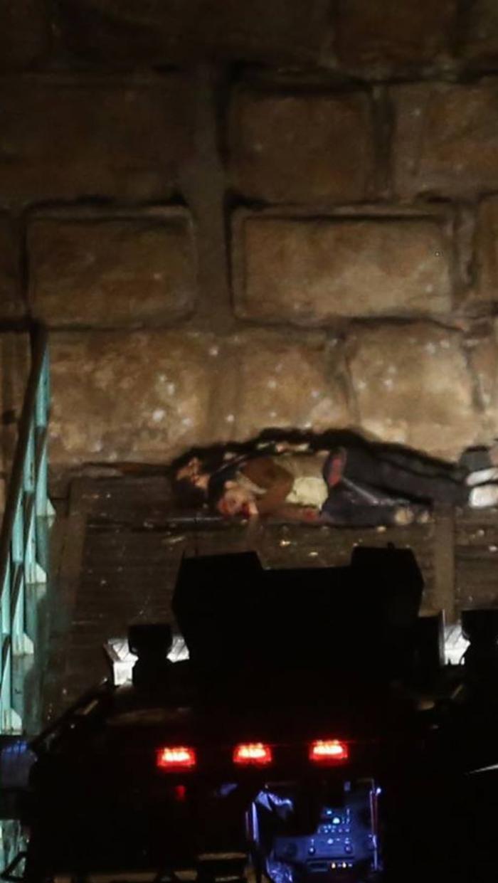 بالصور  ..  جثث الارهابيين القتلى من داخل قلعة الكرك 