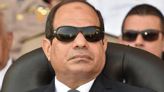 السيسي عن بيع قناة السويس: لو هنعمل حاجة هنعلن عنها