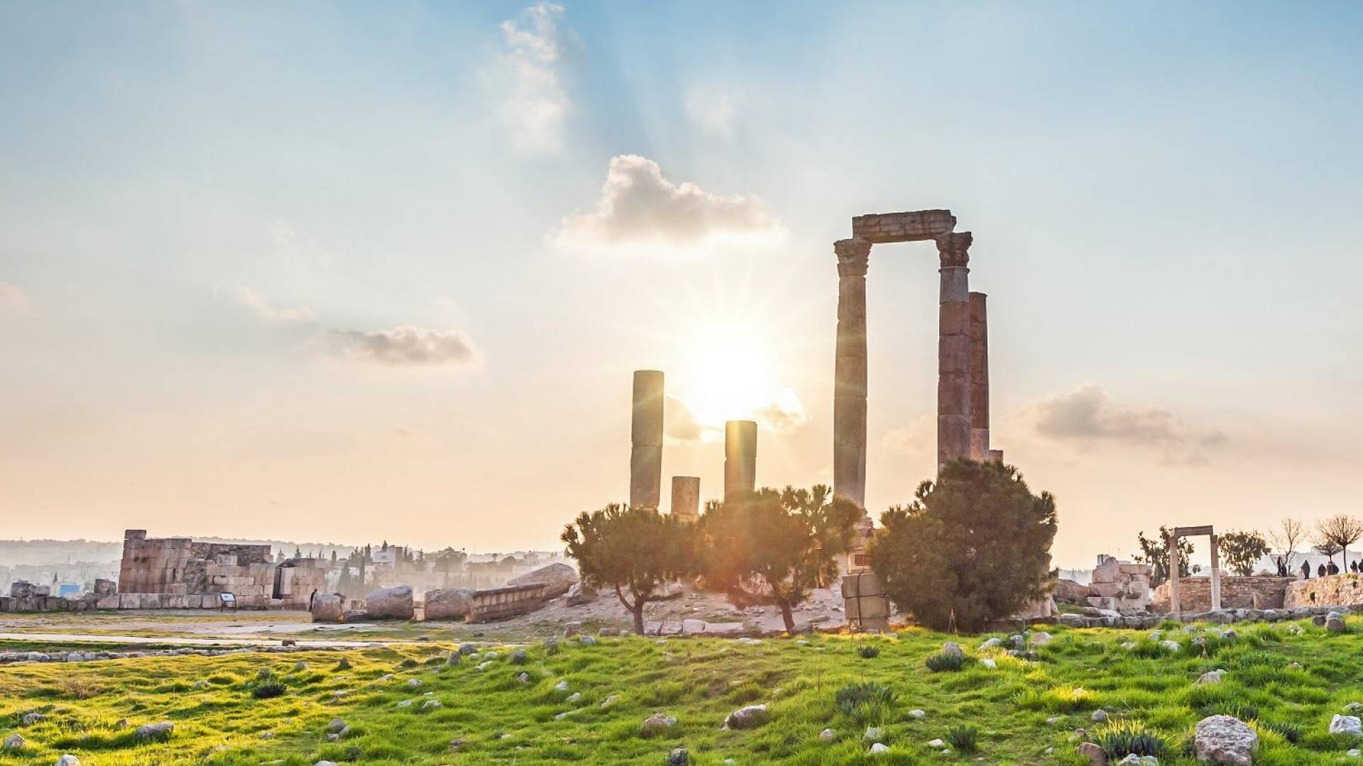  أجواء مشمسة الخميس والجمعة ..  وتقلبات في الجو ابتداءً من الأحد