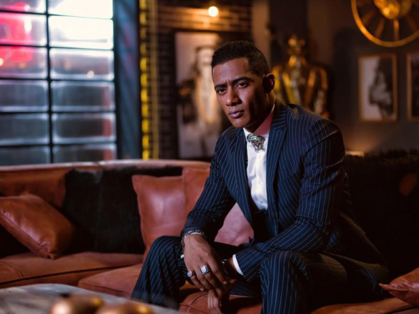 محمد رمضان يغازل زوجته: "بتحبني أكثر من نفسها"