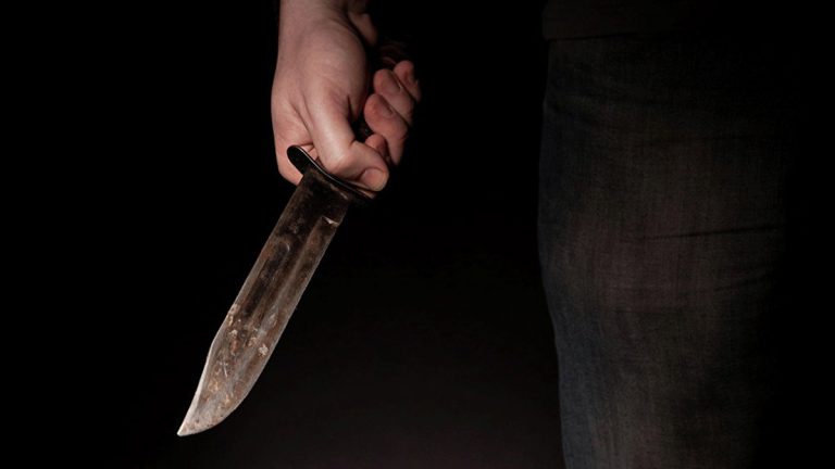 فلاح مصري يذبح جاره عقابًا على مرور زوجته من أرضه الزراعية