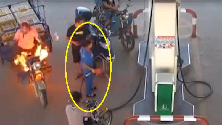 بالفيديو ..  عاملة محطة وقود شجاعة تحبط كارثة حقيقة كادت ان تقع 