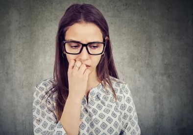 تبت من الكذب على زميلتي والندم يأكلني فماذا أفعل؟