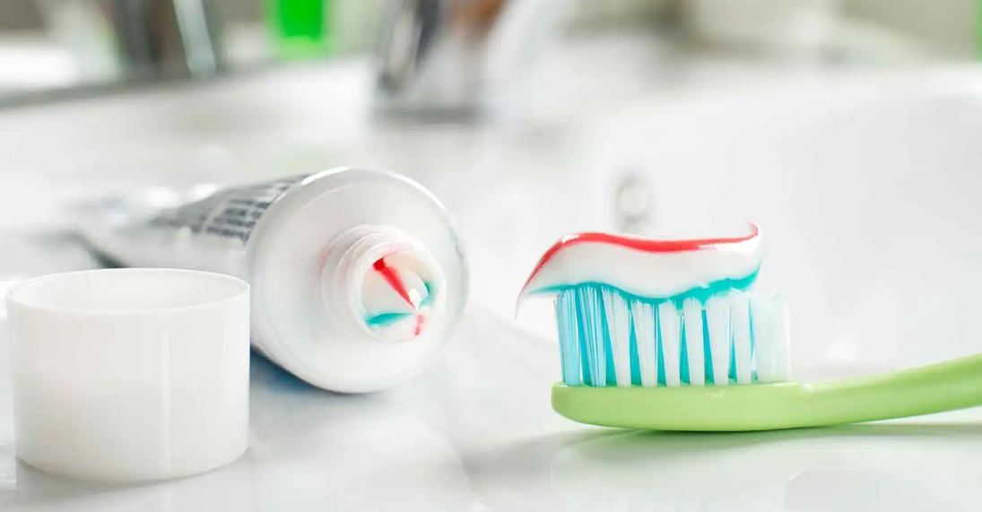 معجون الأسنان لعلاج البثور ..  ماذا يقول الأطباء عن هذه الحيلة؟  