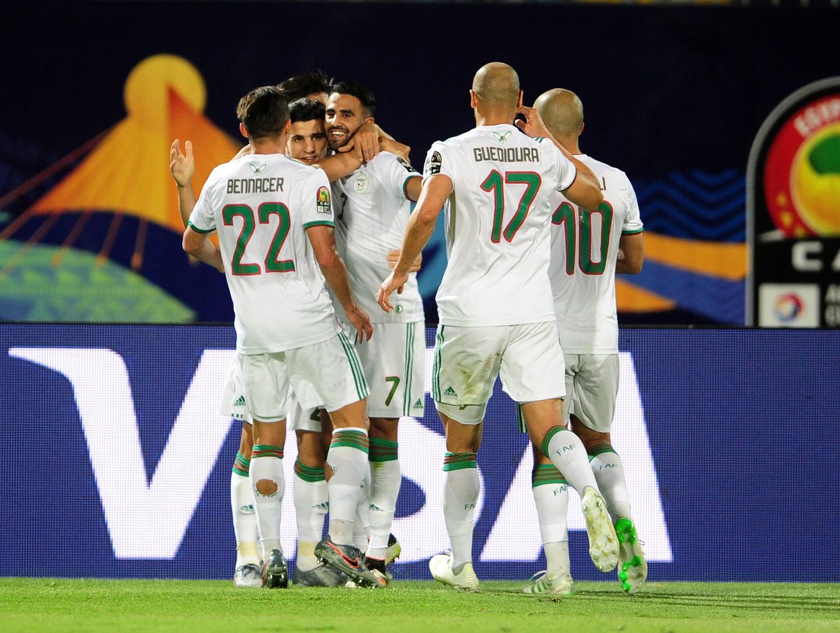 الجزائر تضرب غينيا بالثلاثة وتحجز مقعدها في ربع نهائي كأس أمم إفريقيا ..  صور