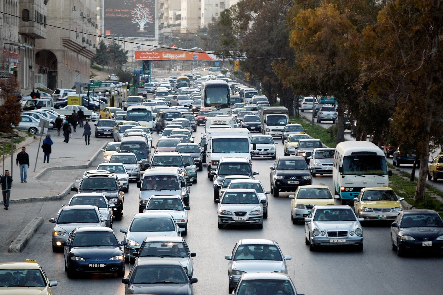 الحكومة تسمح بجمركة مركبات مستثمرين أُدخلت مؤقتا واستثنائها من متطلبات المطابقة - تفاصيل 