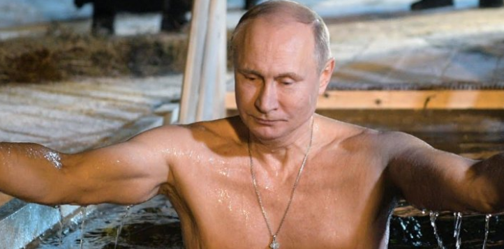 بوتين يغطس في مياه جليدية درجتها 20 تحت الصفر "فيديو"