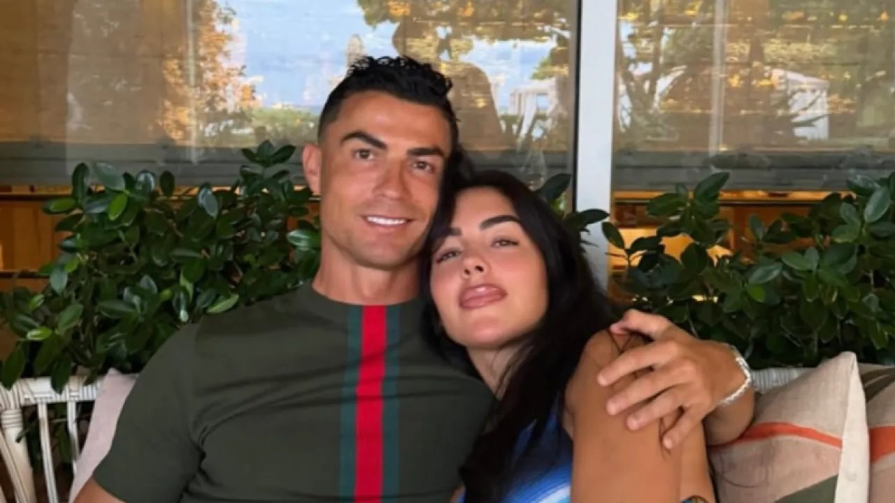 رونالدو يعلق على فيديو "زفافه الحاشد" ..  ويسخر ضاحكاً