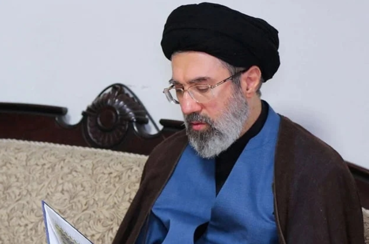 هل انتخب مجتبى خامنئي مرشداً أعلى لإيران؟