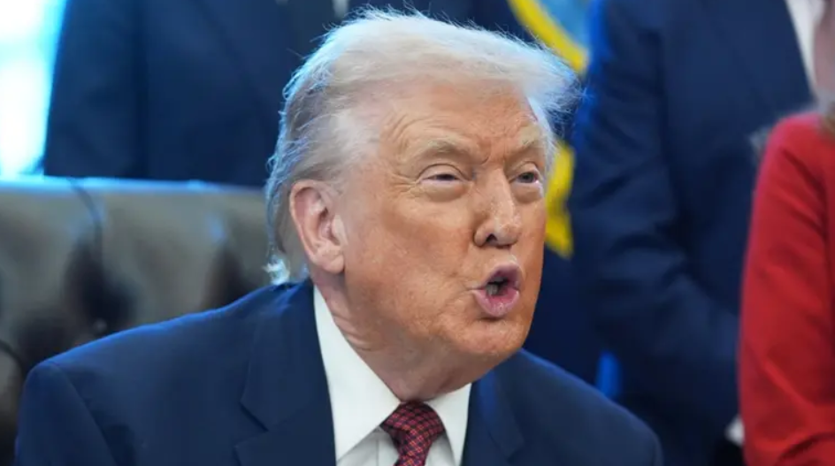 ترامب: أنا أتعامل مع ما يسمم أميركا