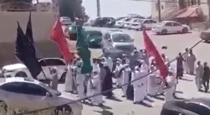 فيديو صادم  ..  طقوس دينية وأعلام قرب مقامات الصحابة في الكرك