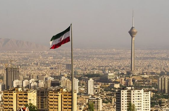 الرئيس الإيراني: أزمة المياه قد ترغم سكان طهران على الانتقال منها