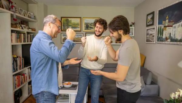 العلماء يكشفون "حيلة بسيطة" للفوز بلعبة "حجر ورقة مقص"