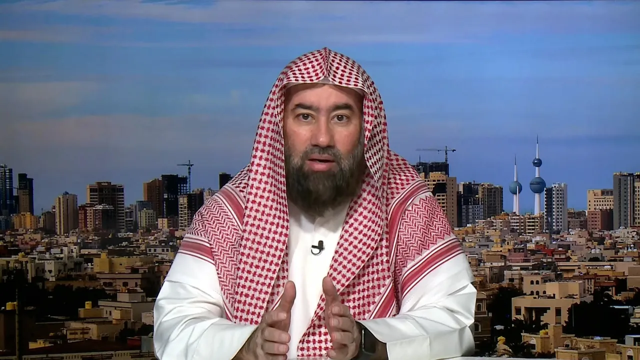 الكويت ..  سحب الجنسية من 2182 شخصا بينهم الداعية نبيل العوضي