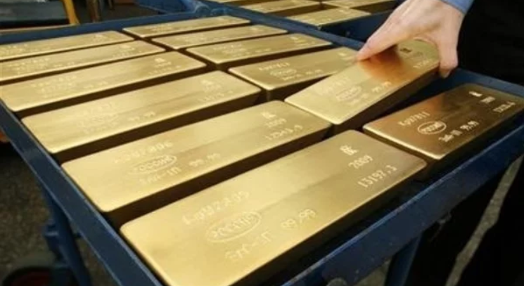الذهب يرتفع ويقترب من أعلى مستوى في ستة أشهر