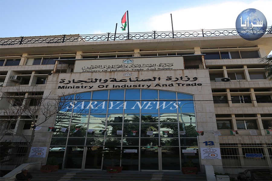  دخول 350 شاحنة من البضائع للمنطقة الحرة بالزرقاء