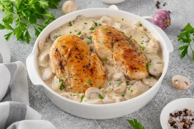 دجاج بالكريمة والفطر