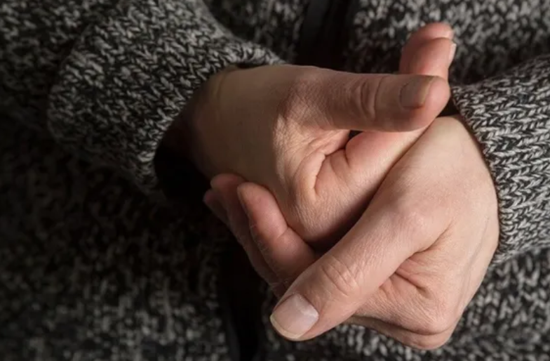 ما خطورة فرقعة المفاصل؟