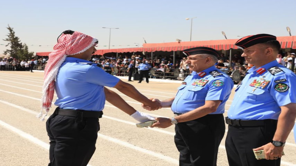 مدير الأمن العام يرعى مراسم تخريج دورة جديدة من مستجدي الأمن
