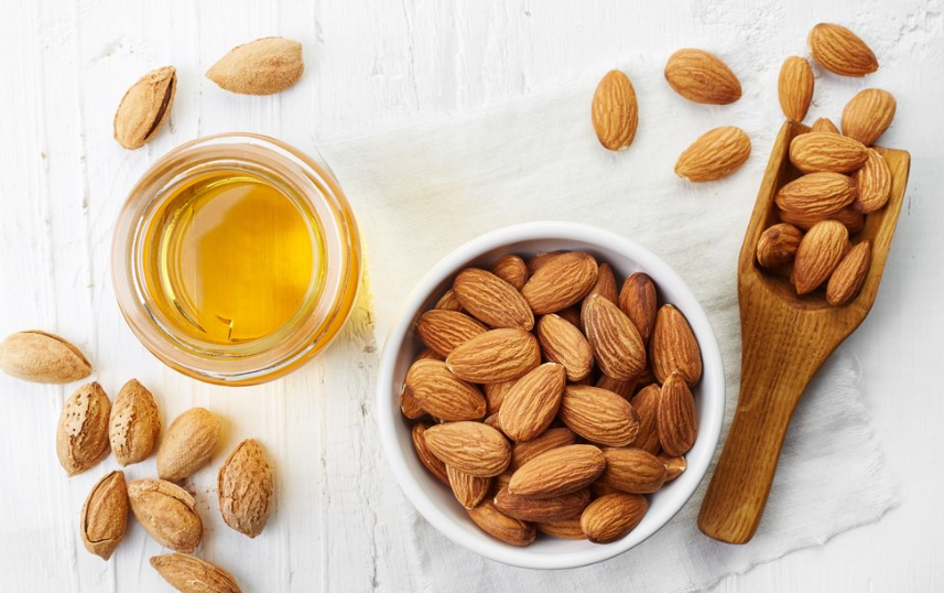 تعرف على أسباب طنين الاذن وطرق علاجه بزيت اللوز المر