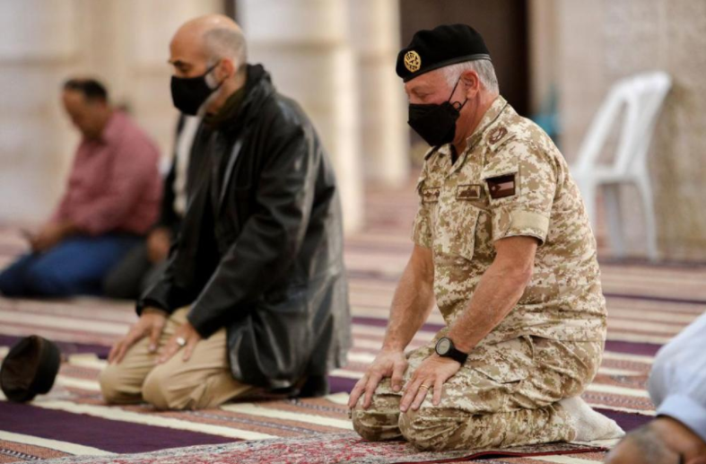  الملك يزور مقامات الصحابة في المزار الجنوبي و يُصلي في مسجد جعفر بن أبي طالب 