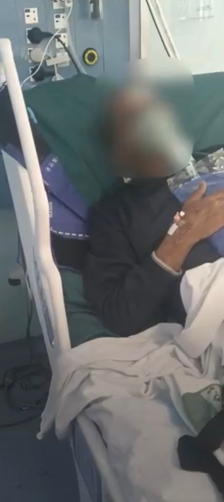 سيدة تروي تفاصيل صادمة عن اعتداء عنيف بـ"شاكوش" على زوجها وابنها في بني كنانة