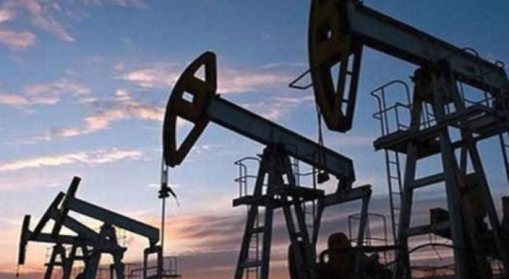 تراجع أسعار النفط مع قوة الدولار