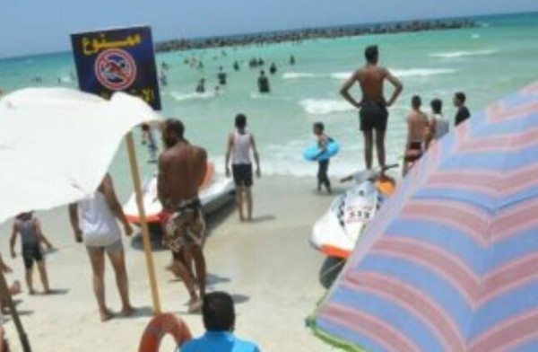 حاولوا إنقاذ طفل ..  غرق 11 شخصاً في "شاطئ الموت" بالاسكندرية  