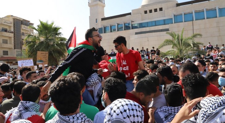 بالفيديو ..  آلاف الأردنيين يزحفون إلى الحدود مع فلسطين نصرة للقدس