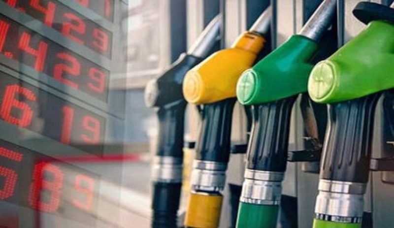 الحكومة: انخفاض أسعار المشتقات النفطية عالميا