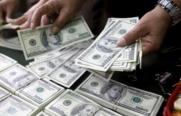 تراجع سعر صرف الدولار عالميا للمرة الأولى في 5 أيام