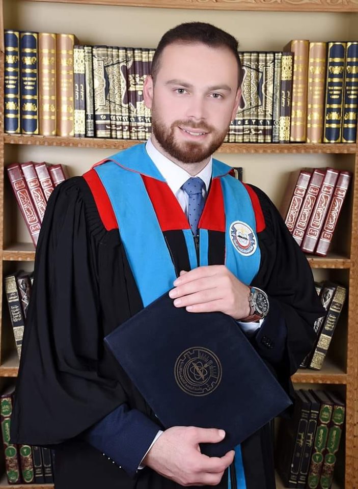 الدكتور أحمد عواوده  ..  مبارك التخرج من كلية الطب 