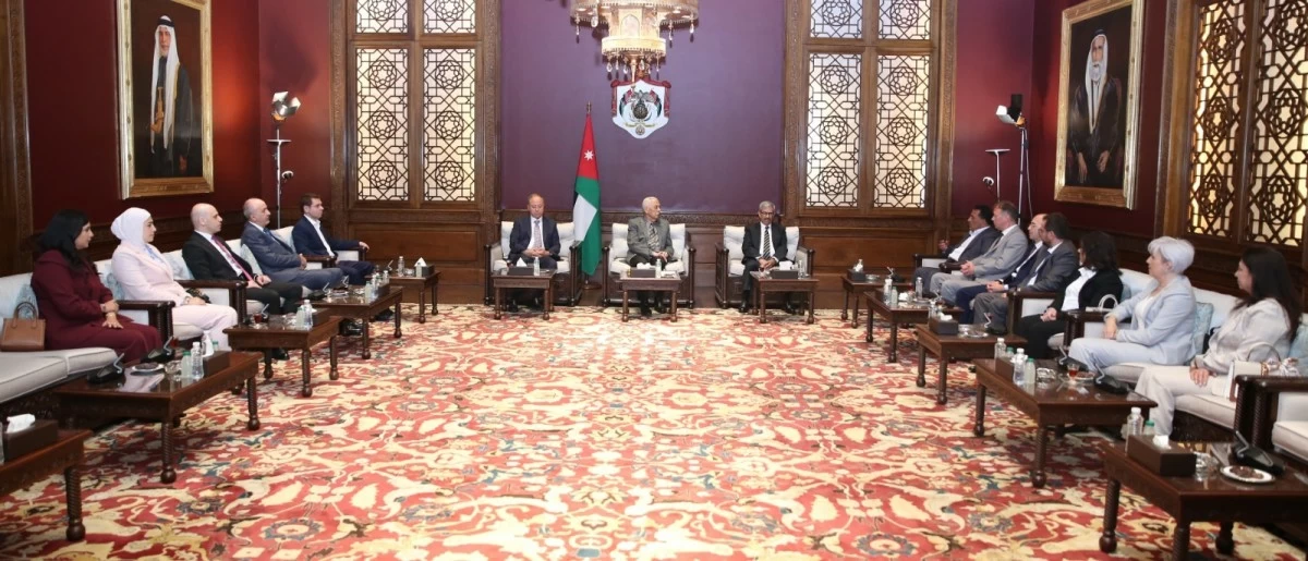العيسوي يستقبل الفريق الطبي الذي أعاد زراعة قدم مواطن مصري بترت بحادث بحري