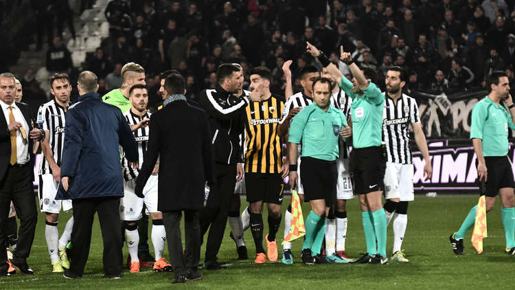 بسبب الاعتداءات ..  حكام الدوري اليوناني في إضراب مفتوح