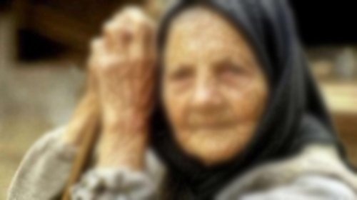 عشريني يفعل بوالدته العجوز شيء لم يفعله احد ..  تفاصيل 