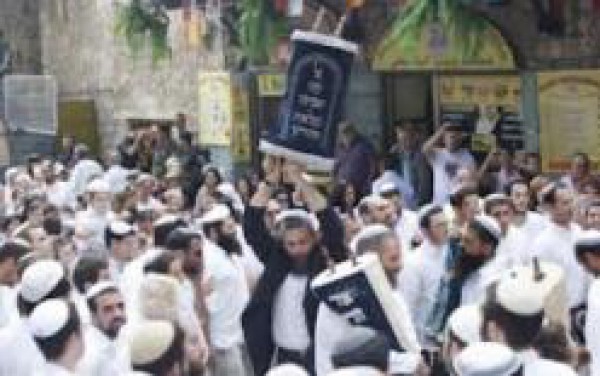 قطعان من المستوطنون يحاولون احراق متجر  في القدس