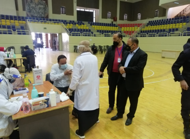 أمانة عمان بالتعاون مع الصحة تُخصص صالة الأمير فيصل بالقويسمة لتطعيم المواطنين بلقاح كورونا 