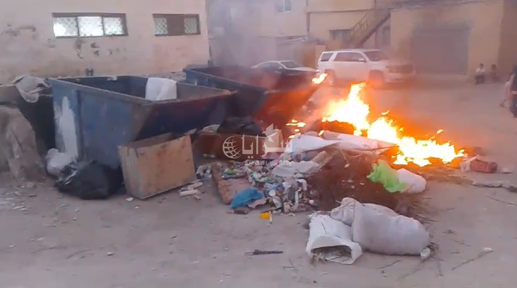 سكان في منطقة البقعة يناشدون الجهات المعنية لإنهاء "خطر" حرق النفايات بجانب مسجد  ..  فيديو 
