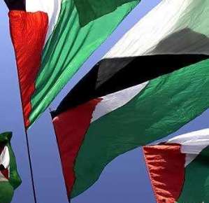 الفلسطينيون يطالبون الأمم المتحدة برفع علمهم فوق مقرها